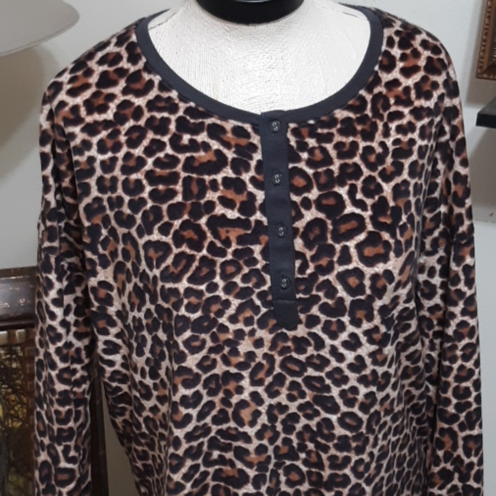 Womens Leopard print Pajama top Sz Small Cozy Animal Long Sleeve